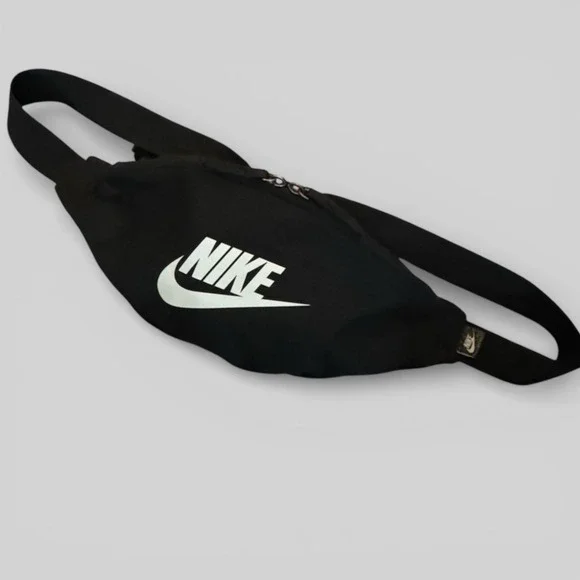 Nike Heritage Crossbody Waistpack Unisex Bag Black Size 3 L - Picture 2 of 9